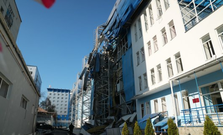 ПОШКОДЖЕНЬ ВНАСЛІДОК російської АТАКИ ЗАЗНАВ ЛЕГКОАТЛЕТИЧНИЙ МАНЕЖ СУМДУ