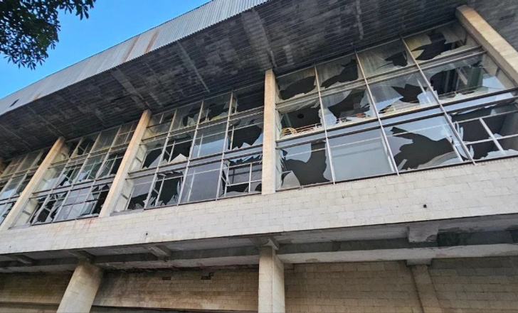 У КИЄВІ ВНАСЛІДОК МАСОВАНОГО ОБСТРІЛУ ПОСТРАЖДАВ СПОРТКОМПЛЕКС КПІ