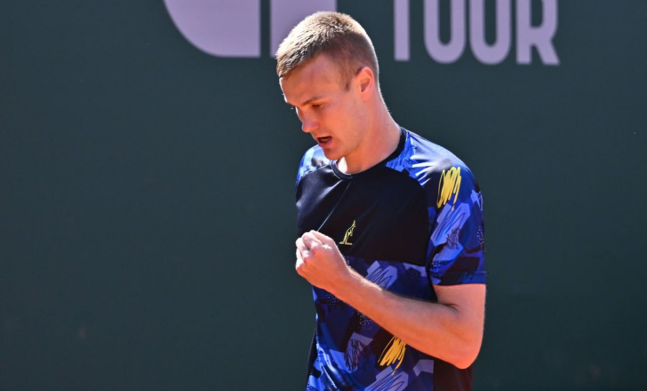 ВІТАЛІЙ САЧКО ДОЛАЄ ТЕНІСИСТА З ТОП-20 І СЕНСАЦІЙНО ПРОХОДИТЬ ДО ЧВЕРТЬФІНАЛУ ТУРНІРУ В МЕЦІ