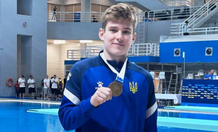 КИРИЛО АЗАРОВ - ЧЕМПІОН ЄВРОПИ ЗІ СТРИБКІВ У ВОДУ СЕРЕД ЮНАКІВ!