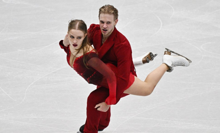 УКРАЇНСЬКІ ФІГУРИСТИ НА ПОДІУМІ ТА З ПУТІВКОЮ НА ЧЕМПІОНАТ СВІТУ