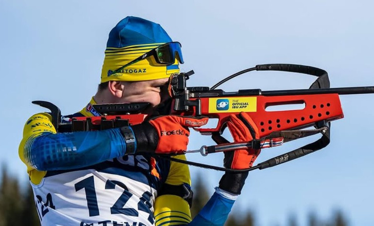УКРАЇНСЬКИЙ БІАТЛОНІСТ ПОТРАПИВ ДО КВІТКОВОЇ ЦЕРЕМОНІЇ У СПРИНТІ ЮНІОРСЬКОГО КУБКА IBU