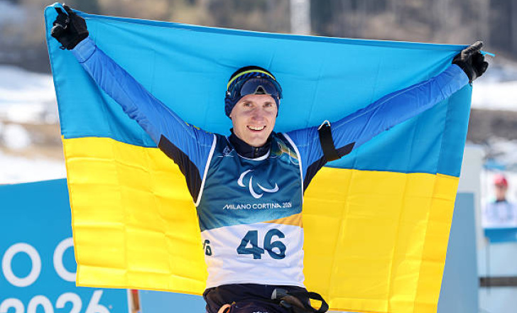 ТАРАС РАДЬ ЗДОБУВ ПЕРШЕ «ЗОЛОТО» УКРАЇНИ НА ПАРАЛІМПІЙСЬКИХ ІГРАХ-2026